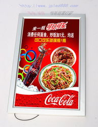 可口可乐广告灯箱 经典品牌与成型灯箱的完美融合